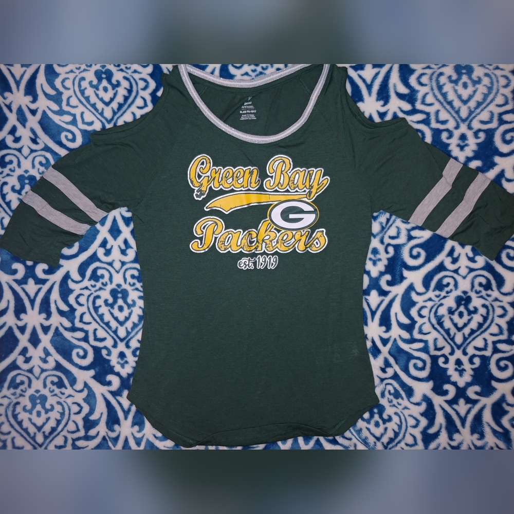 Green Bay Packers Teens Size XL 15-17 Cold Shoulder, half sleeve.